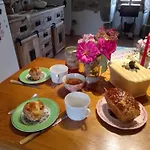 Bed And Cepes לינה וארוחת בוקר